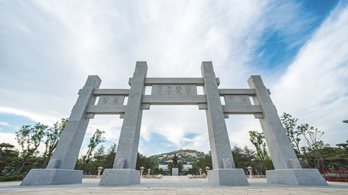 何俊：《周易》中的物与自我